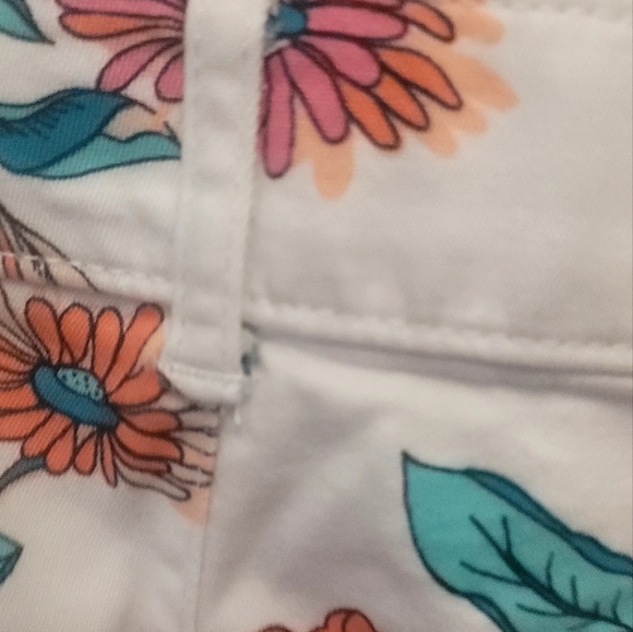 St. Johns Bay Size 18 White Floral Print Pockets Ladies Pedal Pushers Capris - Picture 12 of 16